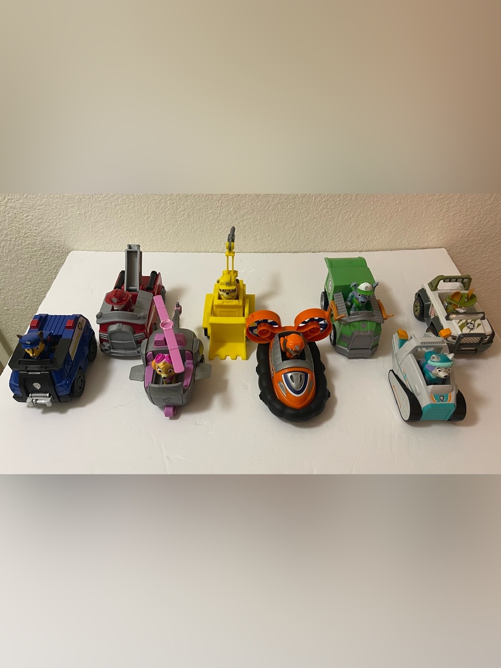 Paw Patrol Adventure Bay Pups and Vehicles INCLUDING Everest Everest and Tracker